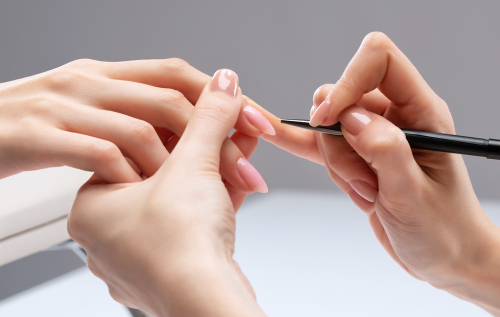 Nail <br>Technology</br> Icon